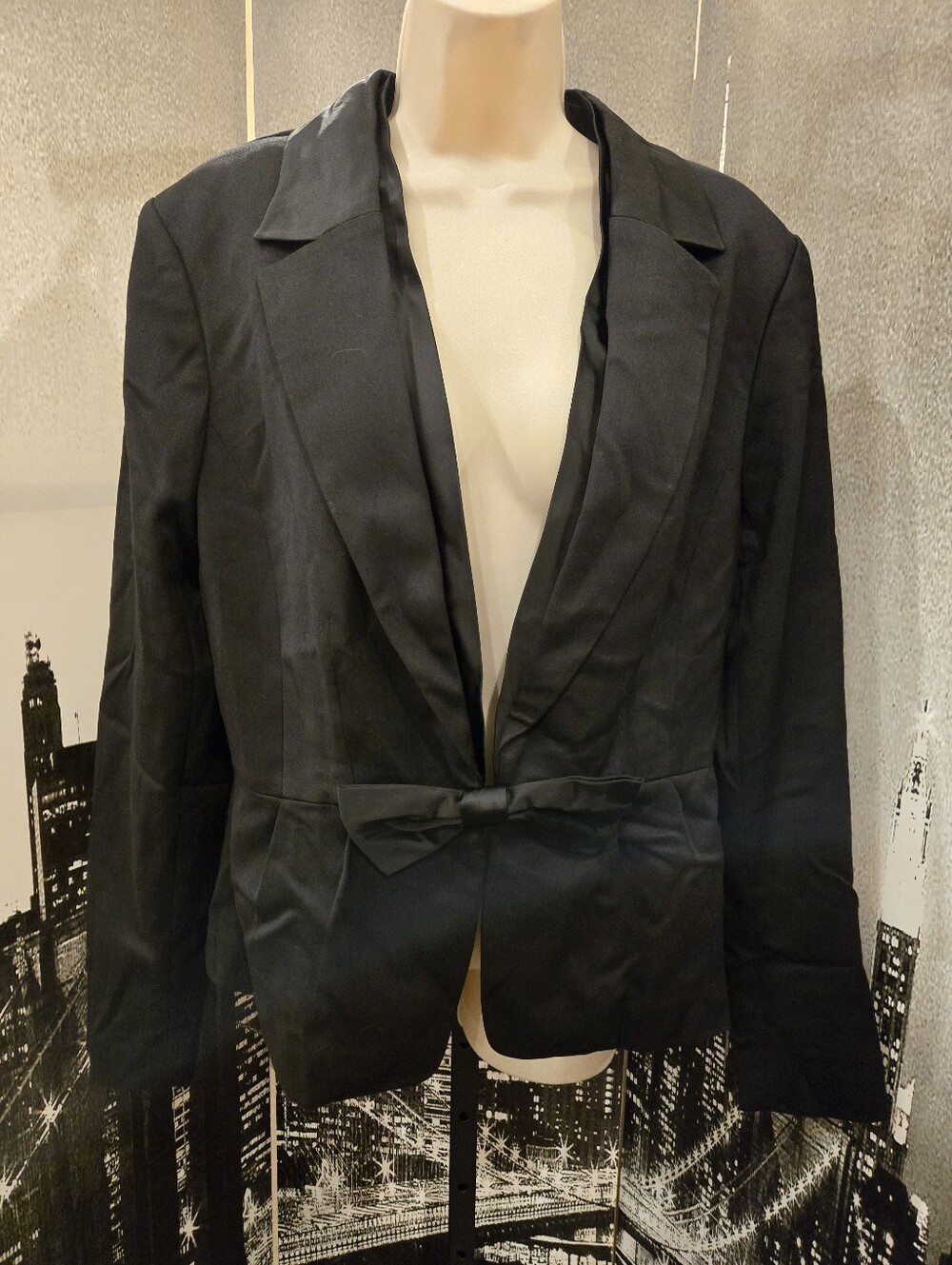 New with Tags. WH|BM Black Blazer Size 14 with Removable Satin Bow